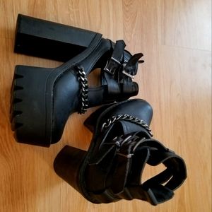 Retro platform boots size 6.5 almost brand new condition